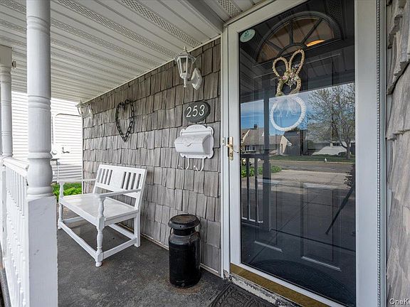 2nd image of 253 Blacksmith Road S