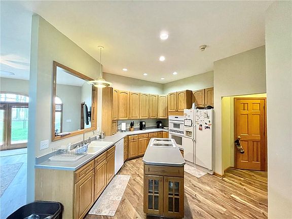 5th image of 2375 N Hickory Blvd