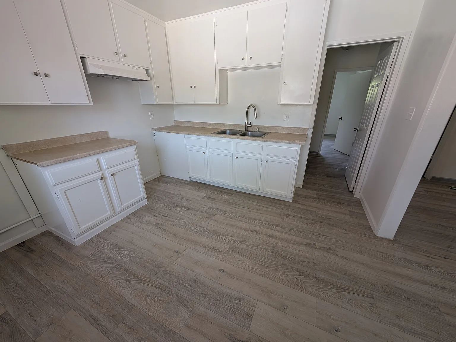 15528 Orange Ave — Photo 1
