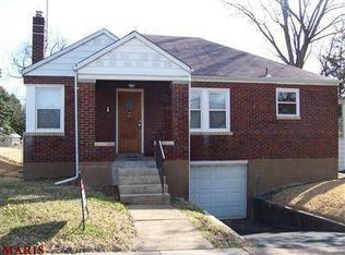 8920 Pallardy Ln, Saint Louis, MO 63114