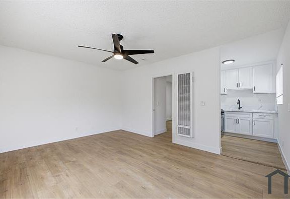 4th image of 735 1/2 W 45th St