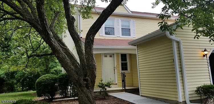 1st image of 102 Carriage Ln #102