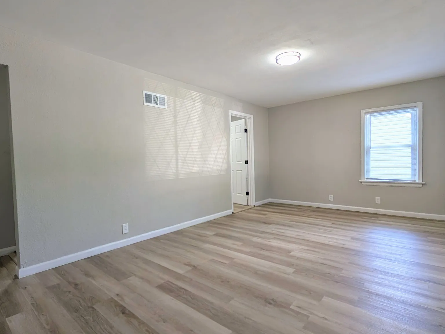 3 bed, 1050 sqft, $1,500 — Photo 2