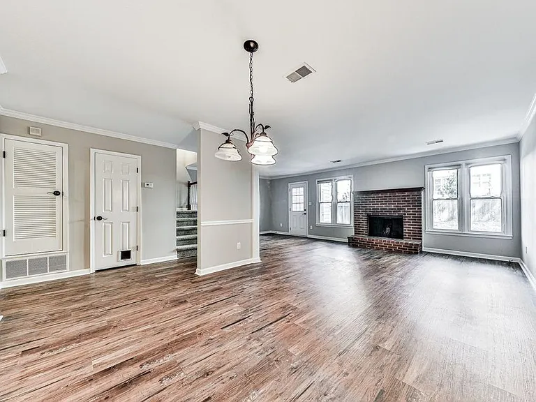 1365 Old Virginia Ct SE — Photo 5