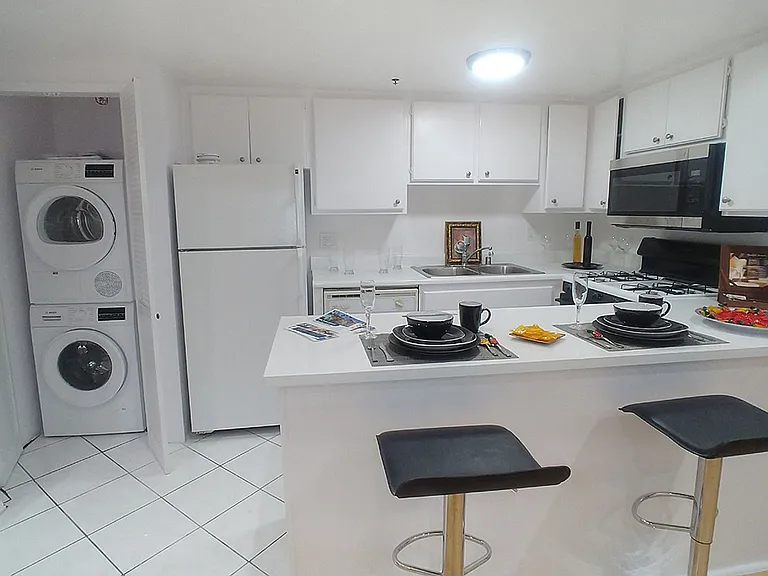 Five Star Suites — Photo 26