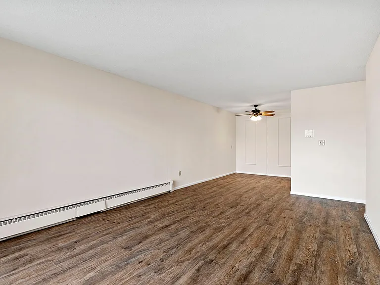 Cedarwood West Apartments | 2-Bedroom Apartments — Photo 4