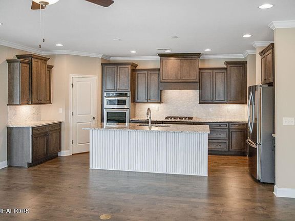 4th image of 307 Justice Valley St