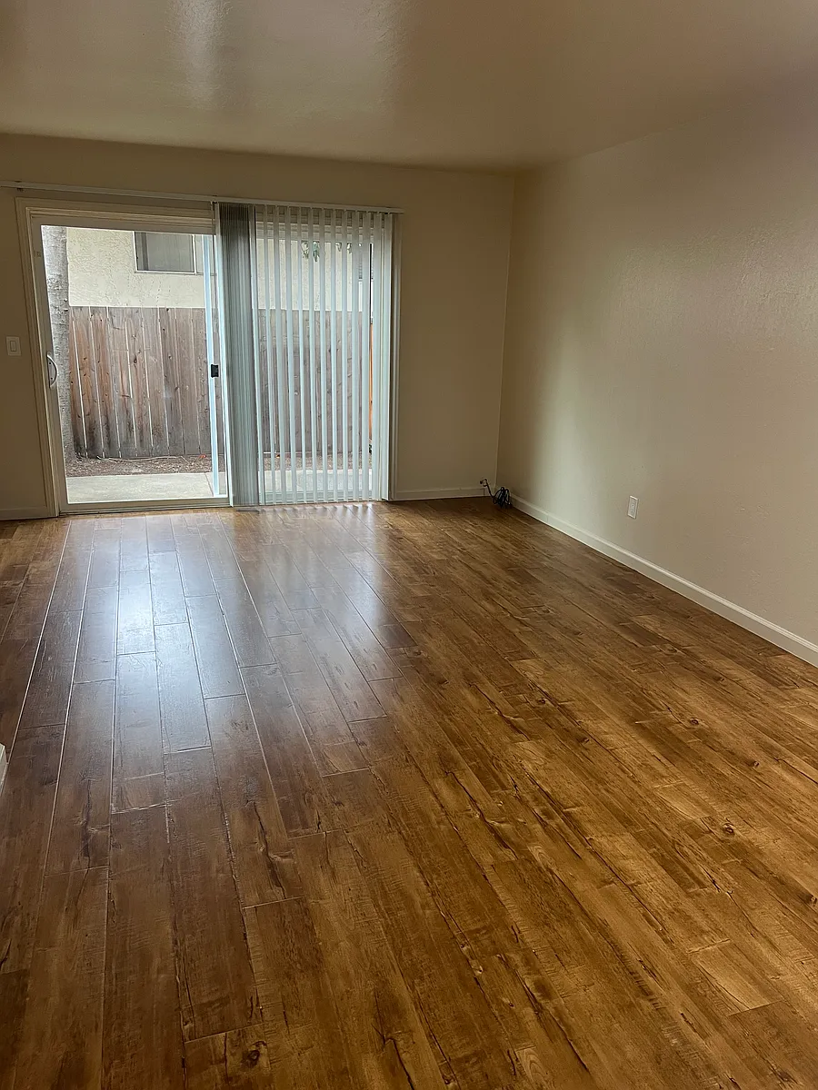 Building Photo - 22782 Vermont St #3