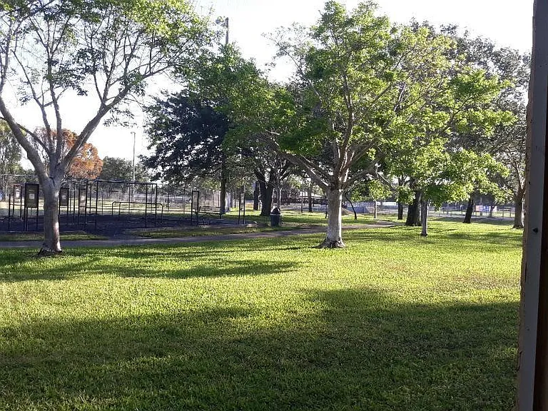 1081 Coral Club Dr — Photo 23