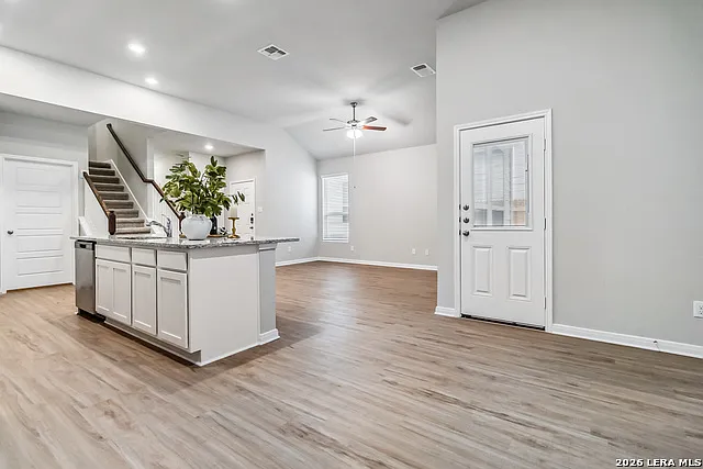 141 Nespral Dr — Photo 10