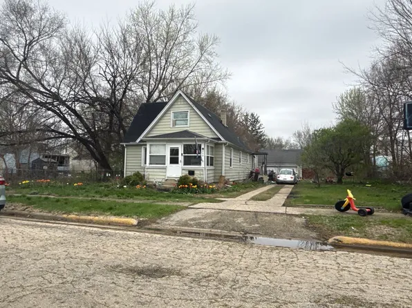 808 Lawn Dr, Loves Park, IL 61111