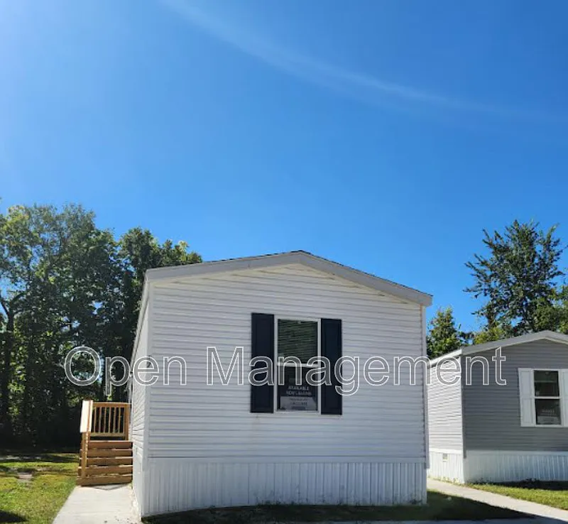 3 bed, 2.0 bath, 1056 sqft, $1,149 — Photo 1