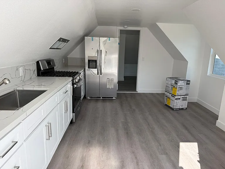 937 Cedar St — Photo 3