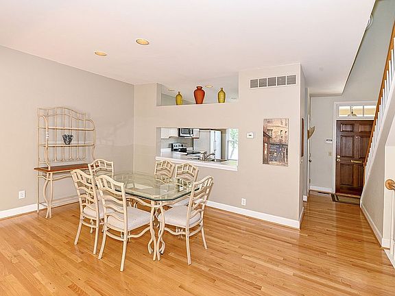 4th image of 3411 Golden Ave #3