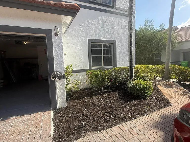 9831 NW 24th St — Photo 2