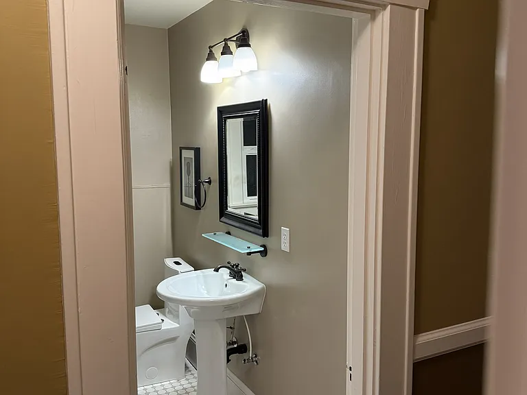Main floor bathroom with tub shower and washer/dryer