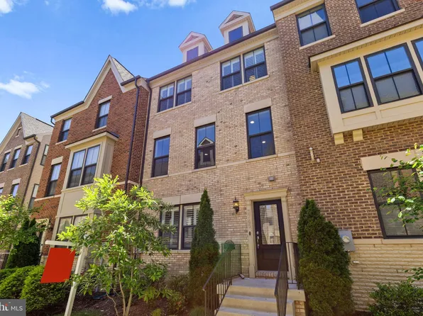 3745 Signal Knob Ct, Falls Church, VA 22041