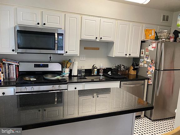 4th image of 1018 N Edgewood St APT B