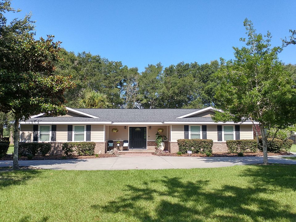 1st image of 418 SW Meadow Ter