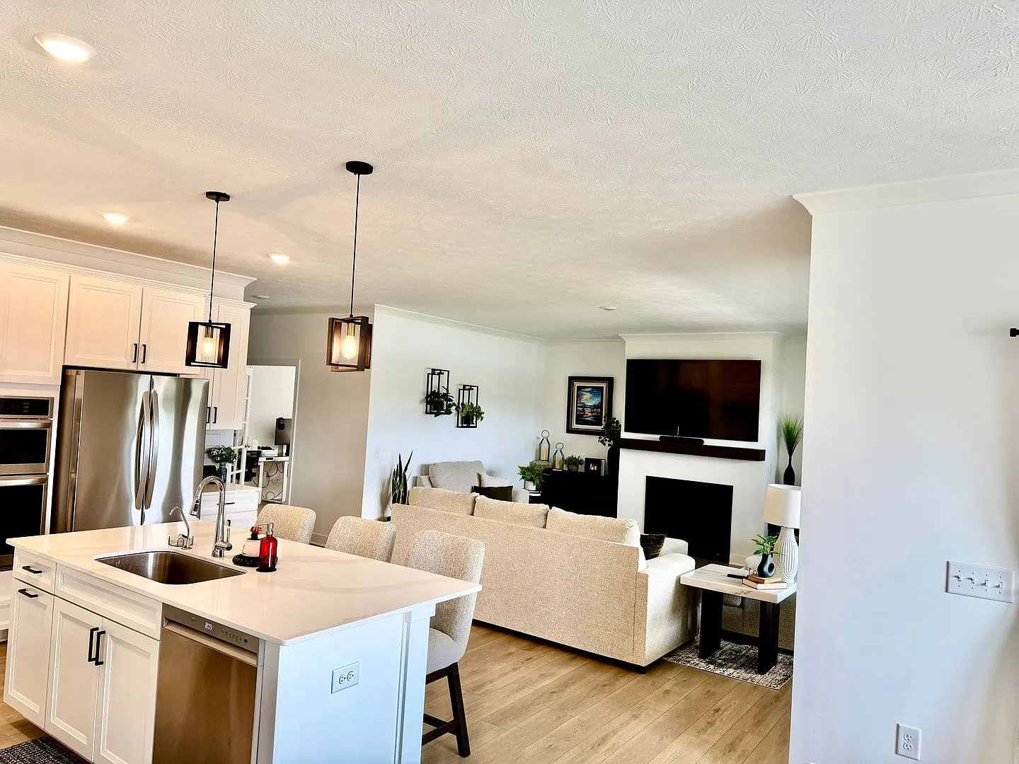 Beautiful 3 Bedroom Home in Noblesville! — Photo 4