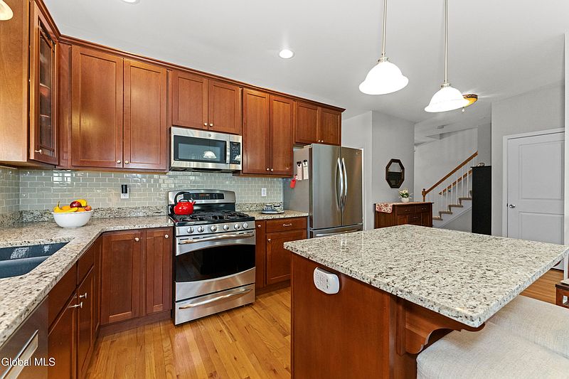 4th image of 151 Fieldstone Drive