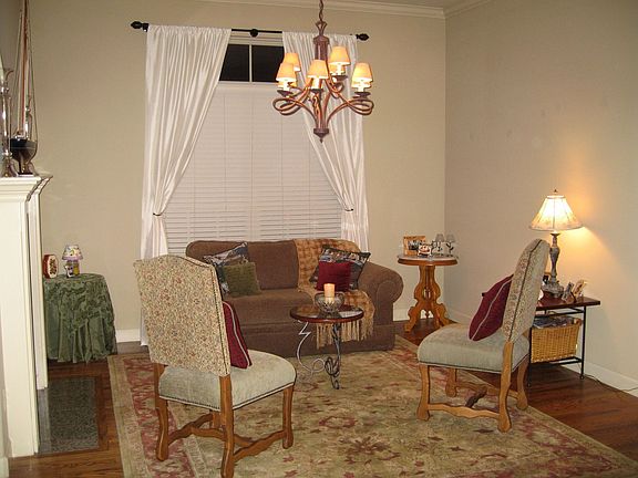 Formal dining OR 2nd living area
