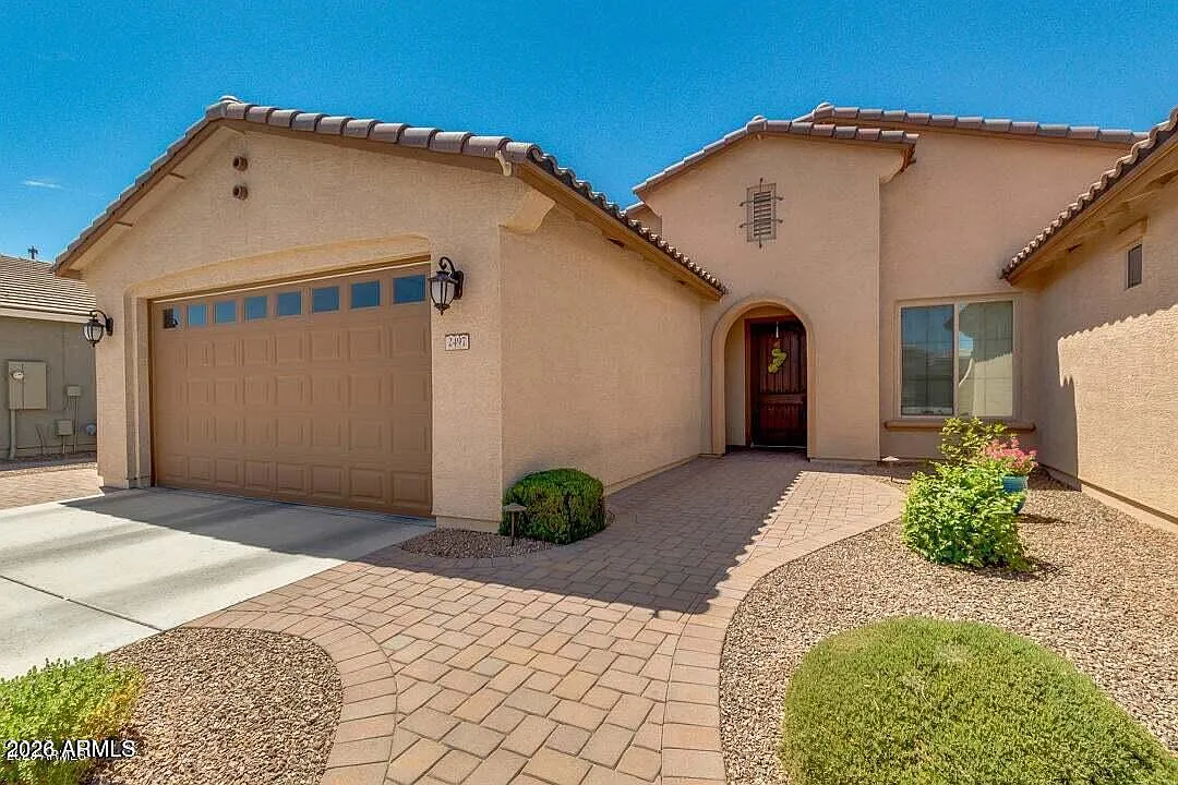 4 bed, 3.0 bath, 2692 sqft, $3,200 — Photo 2