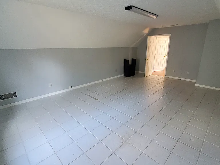 1195 Burning Bush Dr — Photo 7