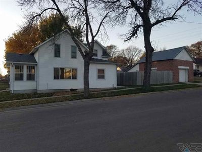 112 E 3rd St, Dell Rapids, SD, 57022