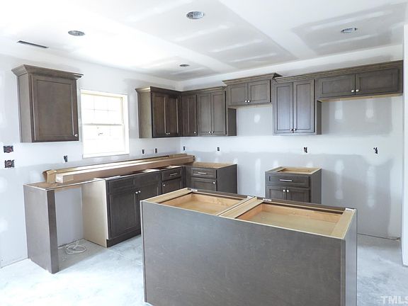 5th image of 100 Evans St