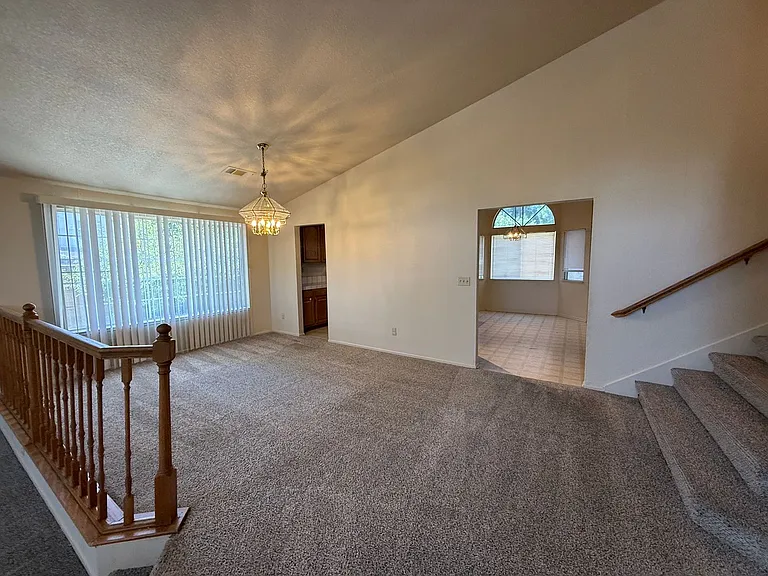 696 Harvard Ct — Photo 4