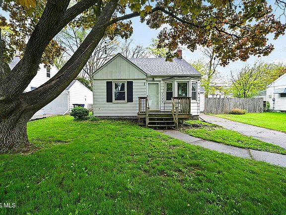 3rd image of 2120 Marlow Rd