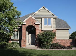 5600 S Timber Ridge Dr, New Berlin, WI 53151