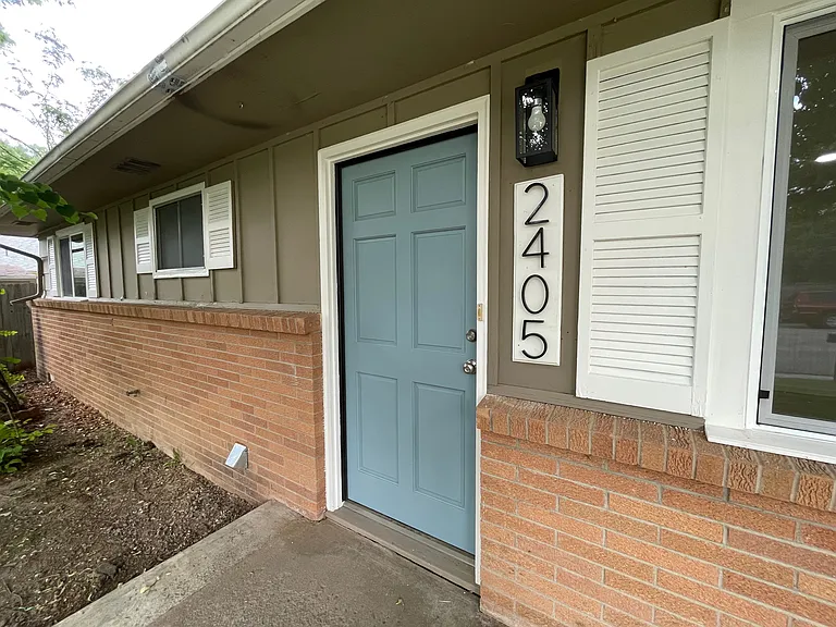 2405 Tamarac Dr — Photo 30