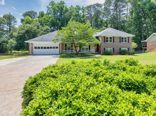 483 Villa Dr, Lilburn, GA 30047