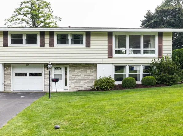 223 Wynnfield Dr, Syracuse, NY 13219