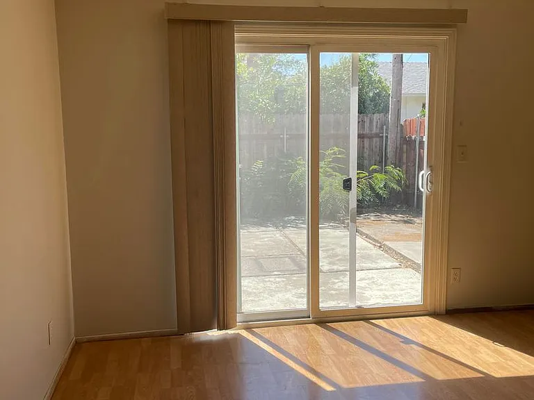 2528 Bates Dr — Photo 5