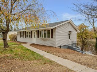 6 Arrowhead Dr, Ledyard, CT 06339