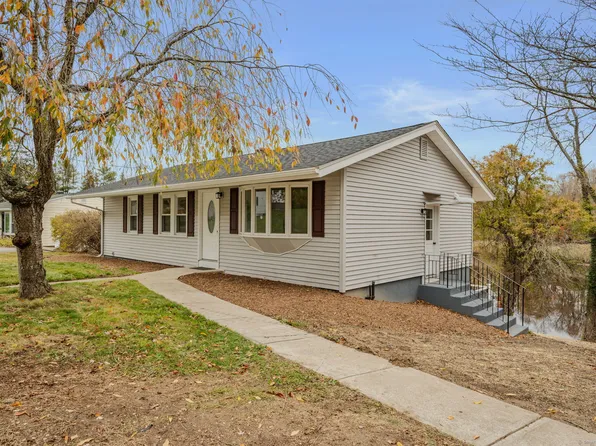 6 Arrowhead Drive, Ledyard, CT 06339