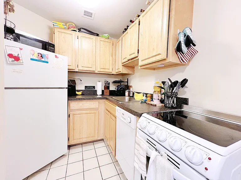 100 W Cedar St #3 — Photo 3