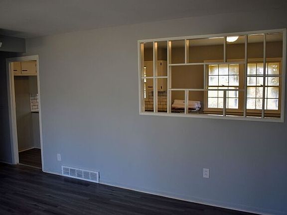 4th image of 3404 S Claremont Ave