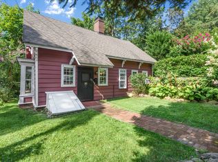 95 E Broadway #1, Roslyn, NY 11576