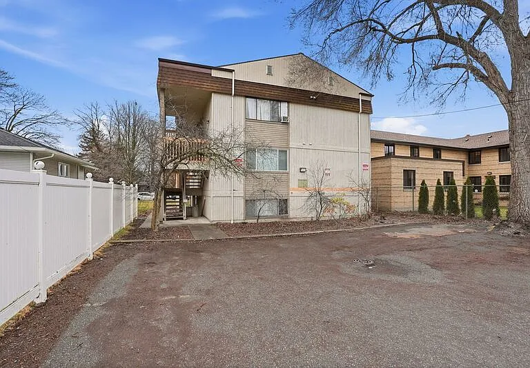 411 E Sinto Ave #201 — Photo 14
