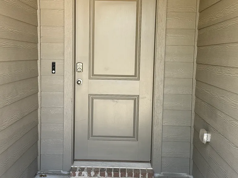 16413 Severn Ln — Photo 3