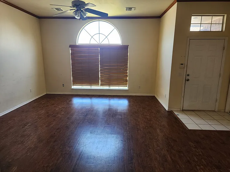 1700 Hemingway Dr — Photo 4
