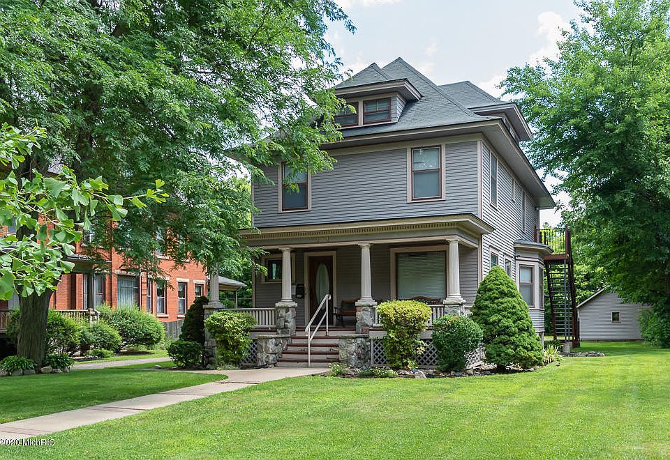 1st image of 214 Woodward Ave
