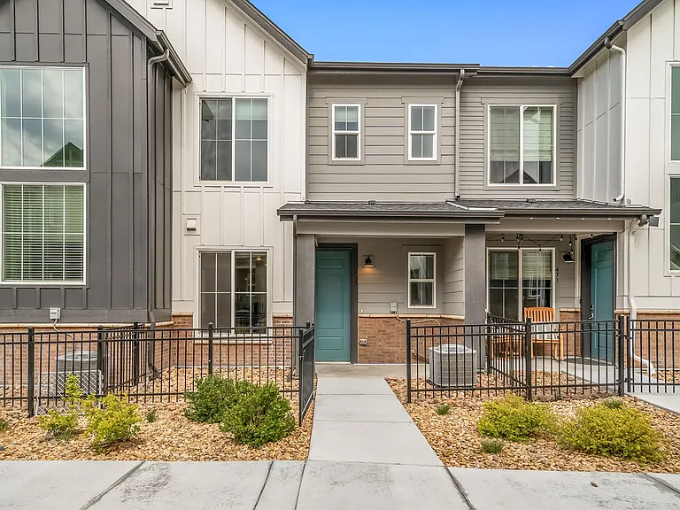 475 Millwall Cir — Photo 2