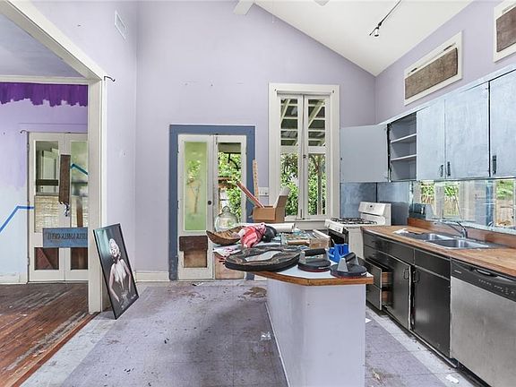 5th image of 705 Austerlitz St