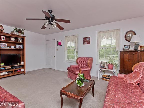 5th image of 15713 Gregory Ct