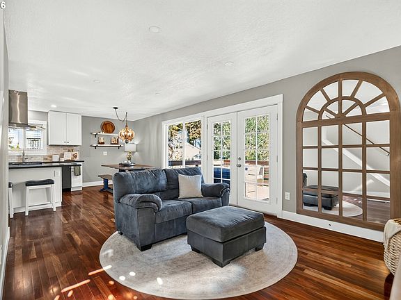 3rd image of 4553 Exeter St